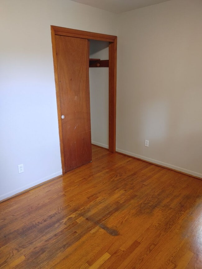 Building Photo - 4 Bedroom updated home for rent in Northwe...