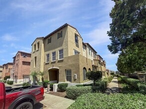 Building Photo - 2B/2.5BA Townhome in San Marcos Available ...