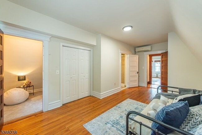 Building Photo - 207 Hillside Ave
