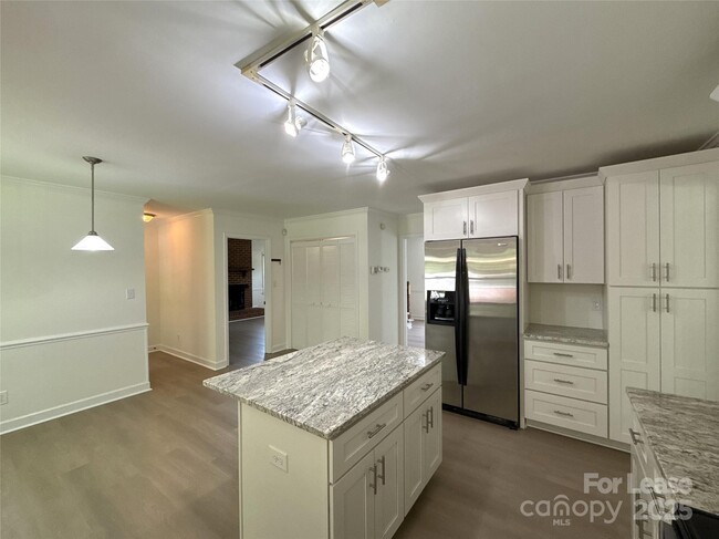 Building Photo - 9909 Elm Creek Ln