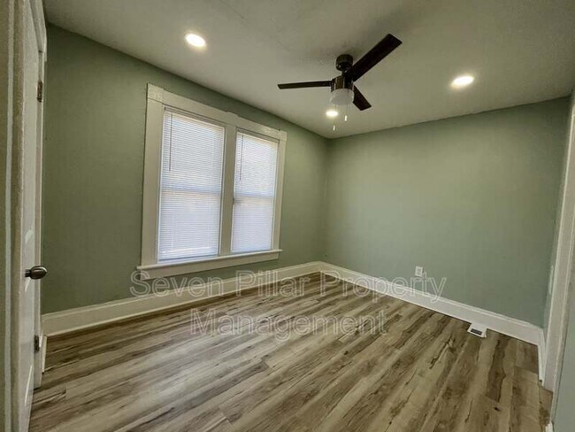 Building Photo - 1347 E Livingston Ave