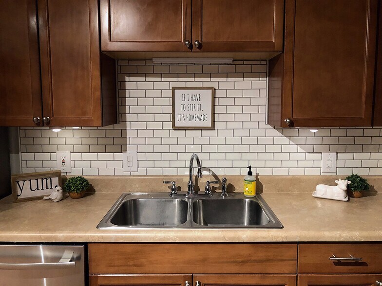 Subway Tile Backsplash - 3413 Lisa Dr