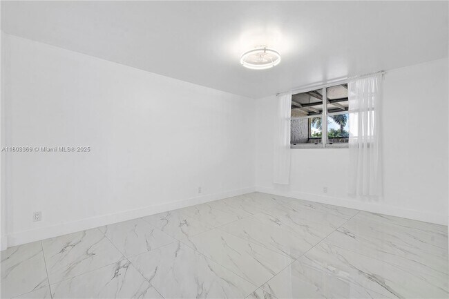 Building Photo - 406 NW 68th Ave