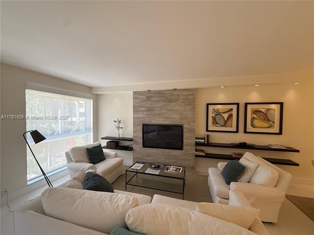 Building Photo - 161 Crandon Blvd