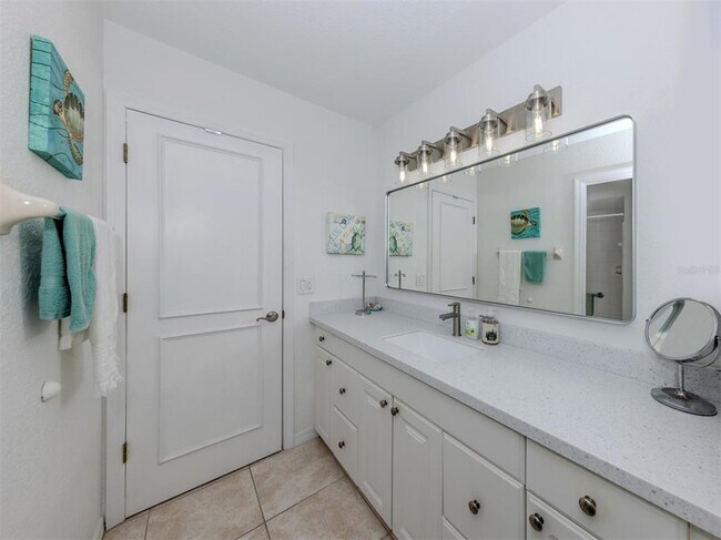 Building Photo - 26333 Nadir Rd