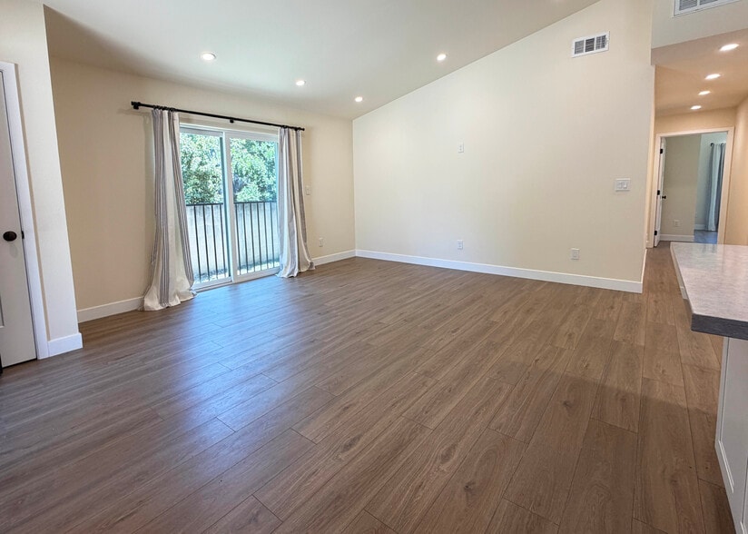 Living Room - 19334 Topham St