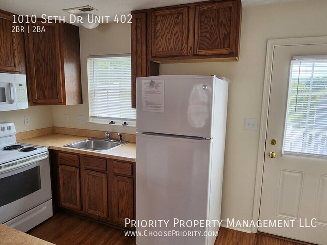 Building Photo - 2BR 1.5 BA Townhouse with Deck, Staunton