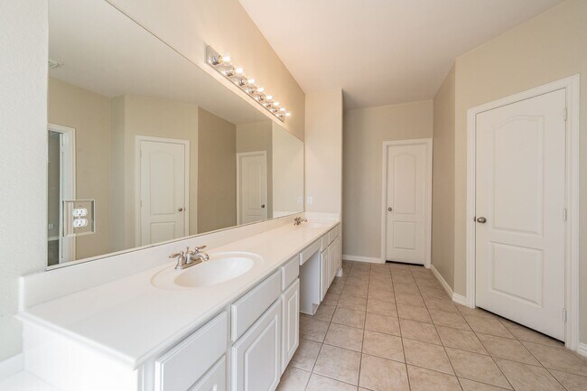 Building Photo - 3504 Oliver Dr