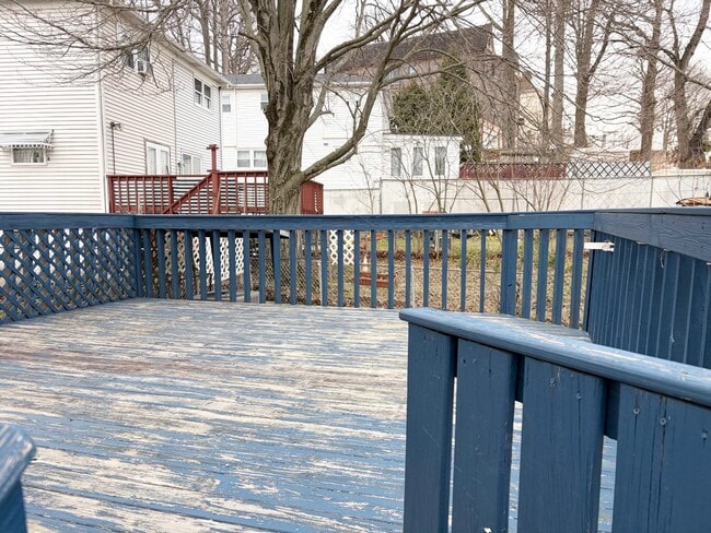 Building Photo - 107 Ebony St