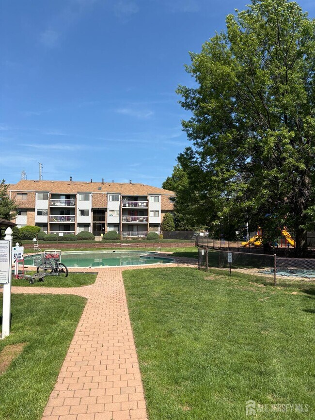 Building Photo - 1209 Edison Glen Terrace