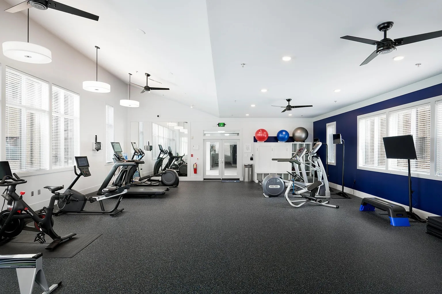 Fitness room - 200 Manufacturers Rd