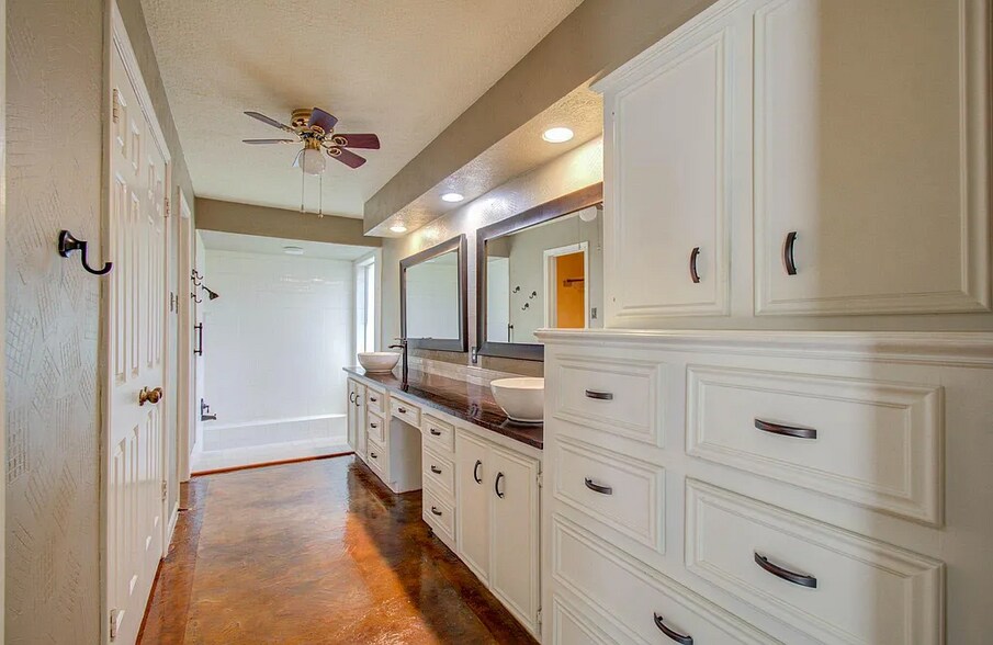 Building Photo - 9543 Enstone Cir