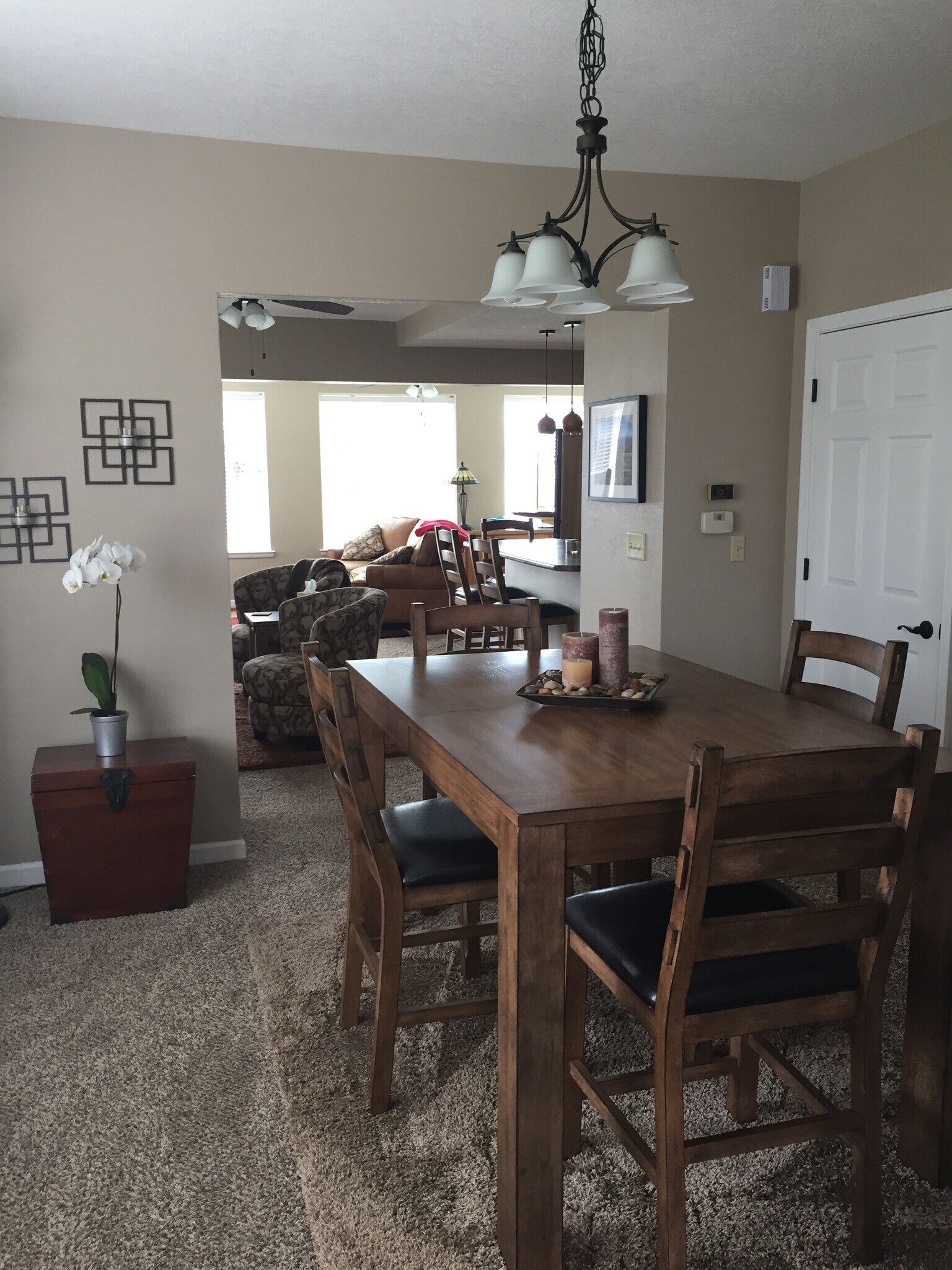 Building Photo - 208 Chestnut Ave