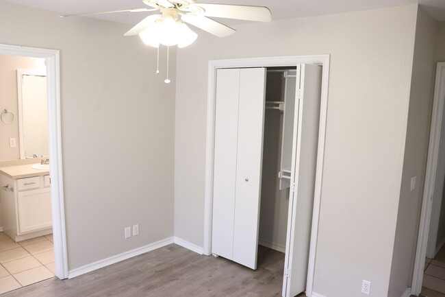 Building Photo - 1215 Eastgate Dr