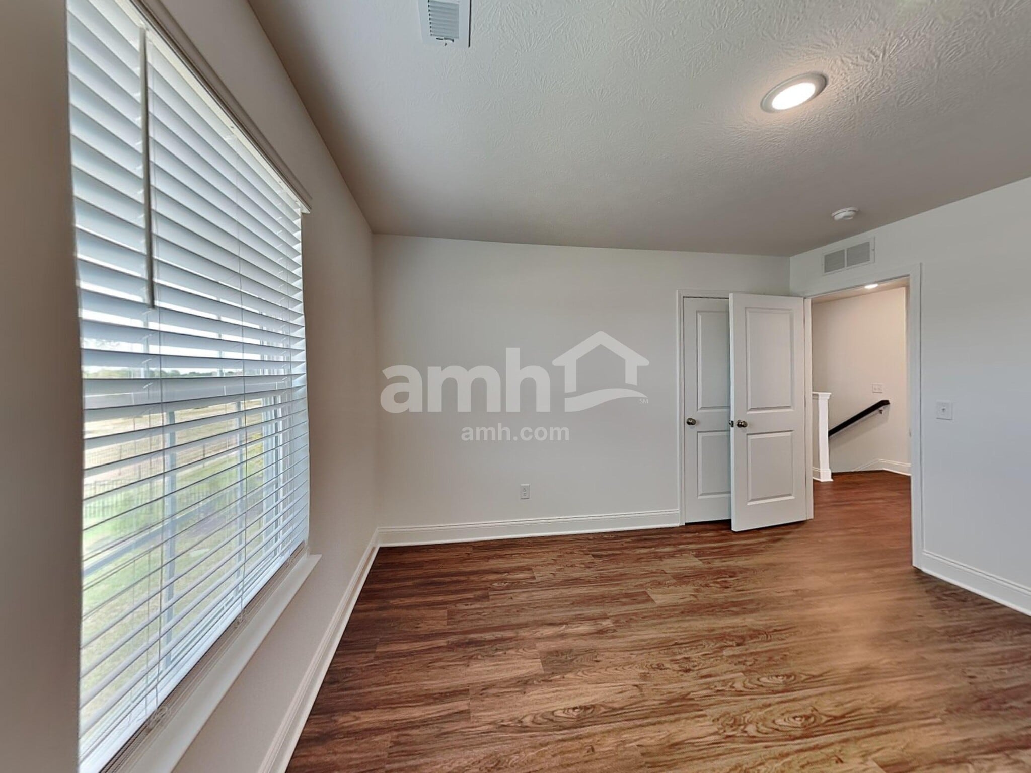 Building Photo - 1056 Castor Dr