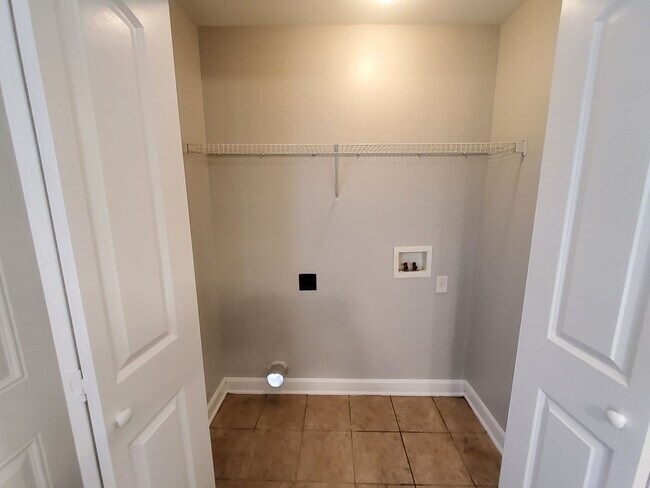 Building Photo - 8898 Rasco Hills Cove