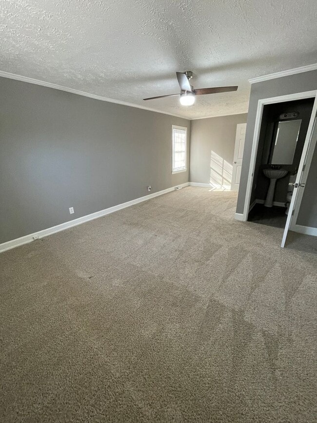 Building Photo - Huge home with bonus room and fenced in ba...