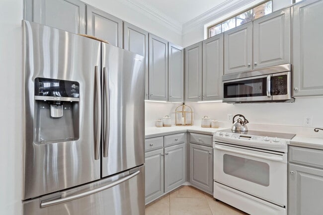 Building Photo - 5280 Tivoli Dr