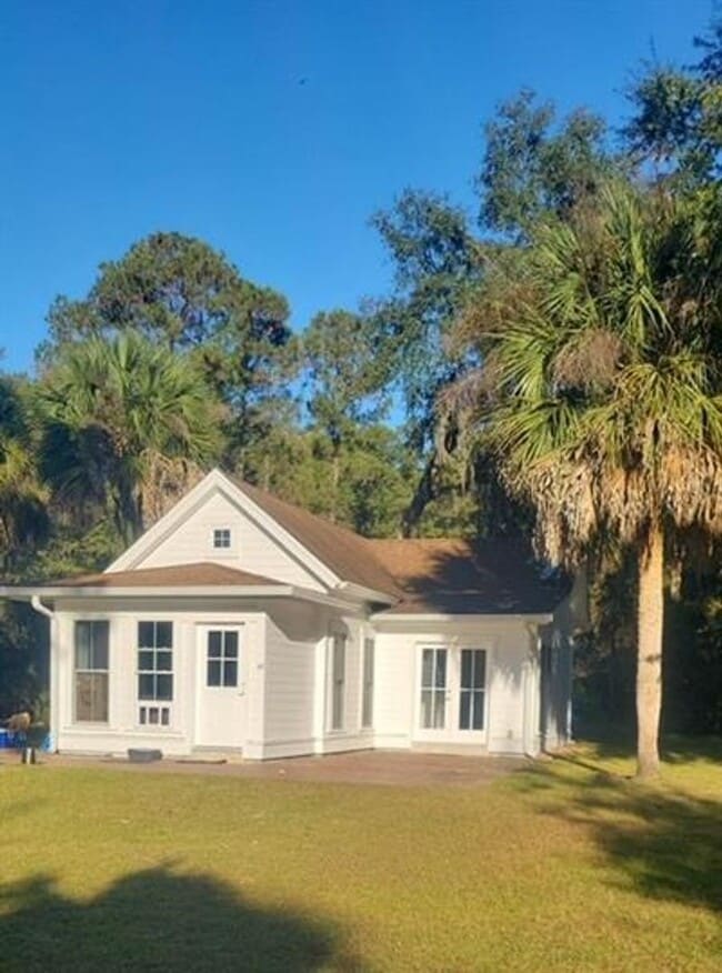 Building Photo - ***BEAUTIFUL QUAINT HOME NEAR MAYRIVER***