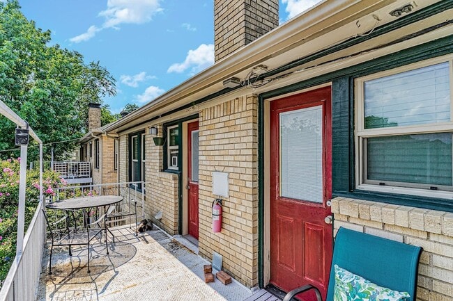 Building Photo - 5926.5 La Vista Dr