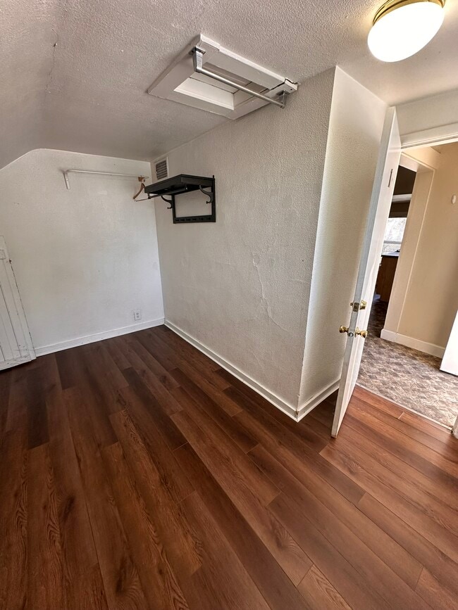 Building Photo - 1332 E 400 S