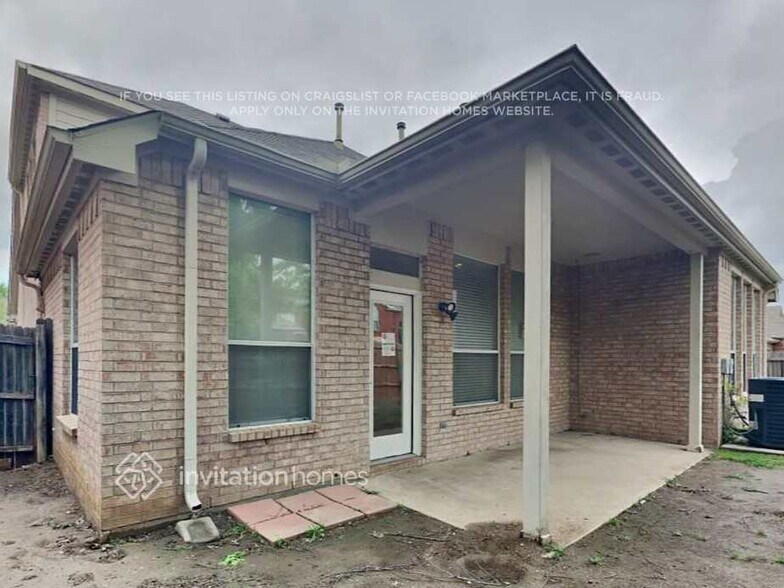 Building Photo - 2824 Maple Creek Dr
