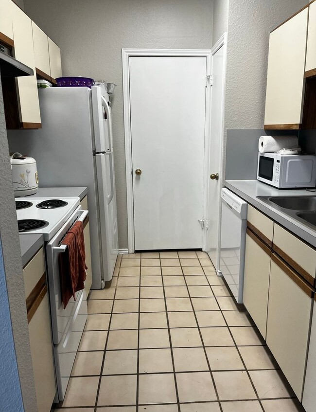 Building Photo - 2804 Rio Grande St