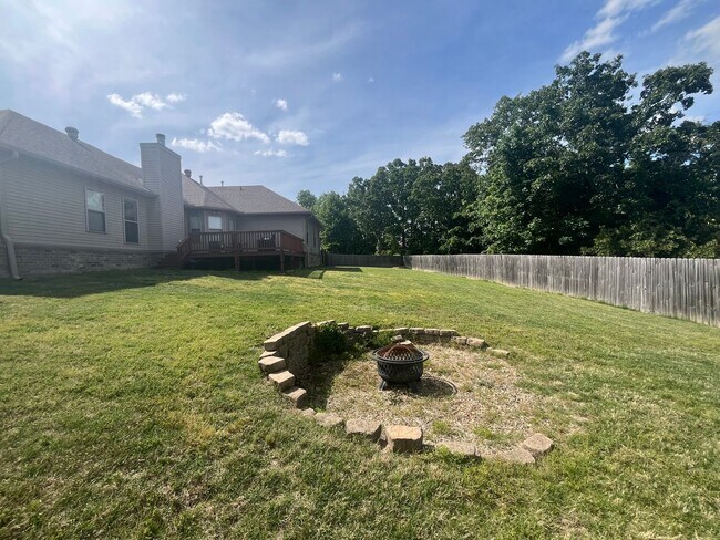 Building Photo - New Listing!