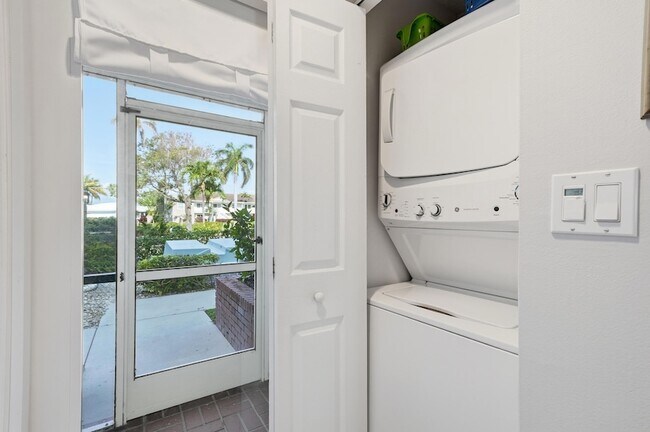 Building Photo - 842 SE 19th Ave