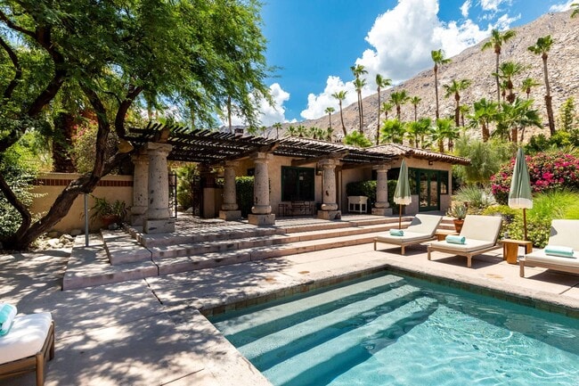 Primary Photo - Luxury Oasis in Palm Springs Retreat