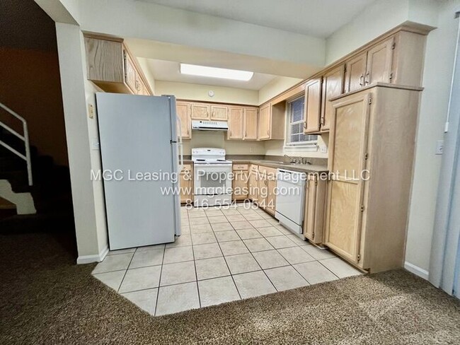 Building Photo - This spacious townhome is ready for you to...