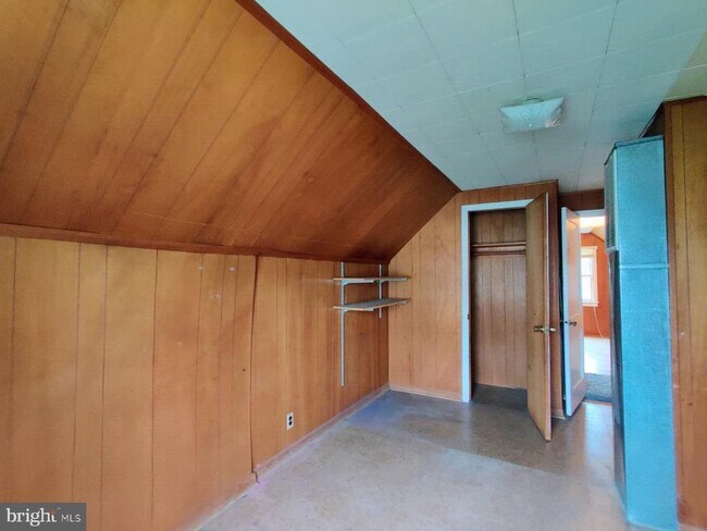 Building Photo - 101 Fairway Ct