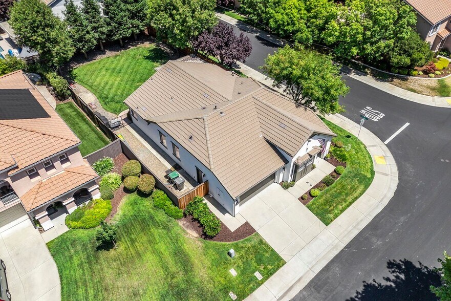 Building Photo - 100 Cropton Ct