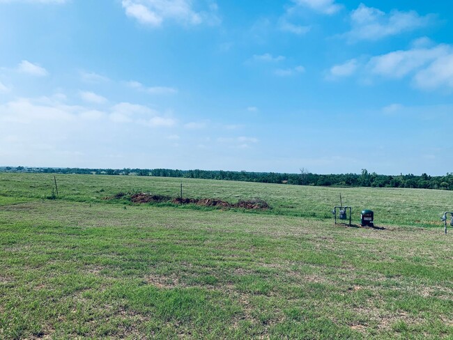 Building Photo - Newer Construction home in Tuttle!