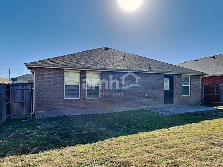 Building Photo - 1405 Sun Breeze Dr