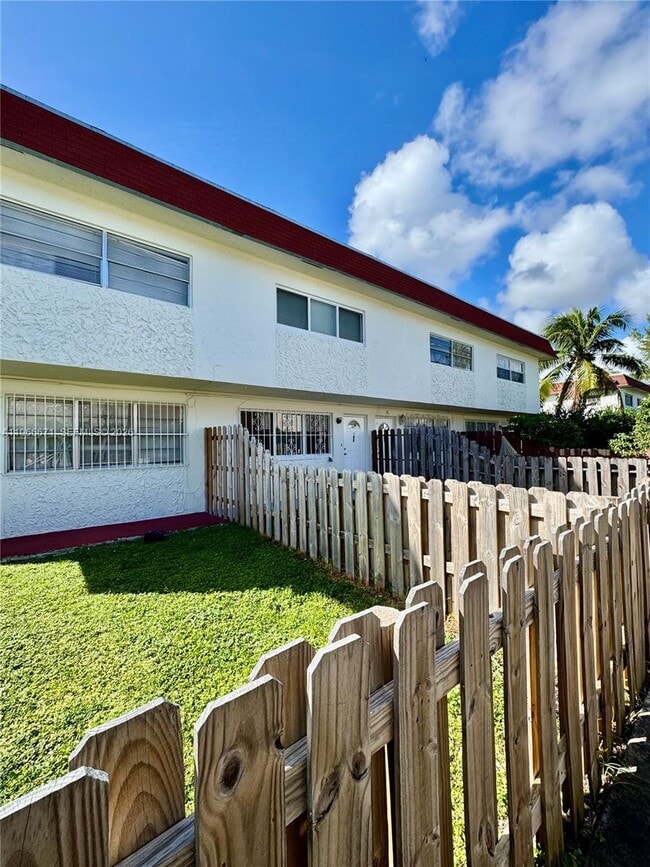 Building Photo - 1481 NE 150th St