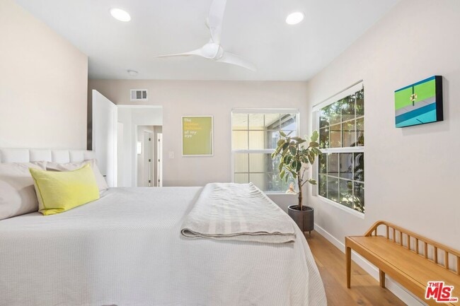 Building Photo - 9418 S 10th Ave