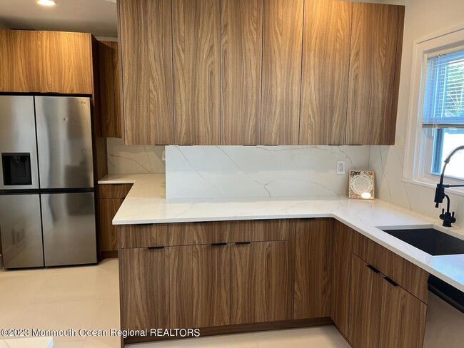 Building Photo - 208 Lockwood Pl