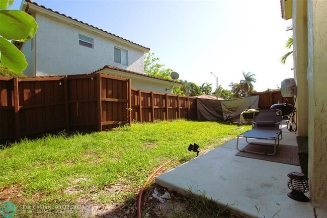 Building Photo - 1305 N 30th Ct