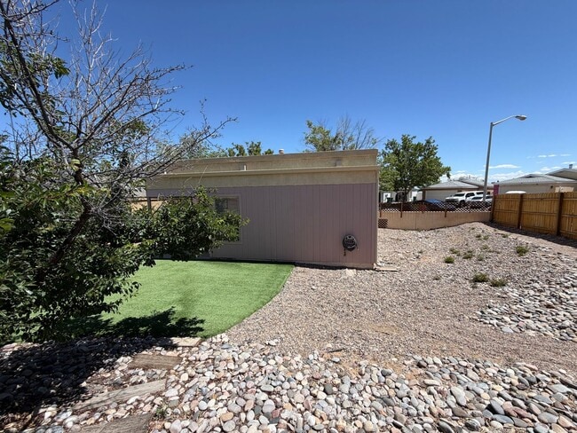 Building Photo - 2 Bedroom Single Story Home Available Near Unser Blvd NE & Northern Blvd NE in North Hills Rio Ra...