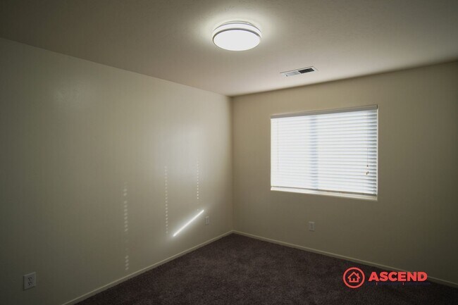 Building Photo - Stunning 2 Story Home!