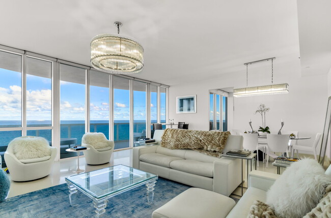 Building Photo - 16001 Collins Ave
