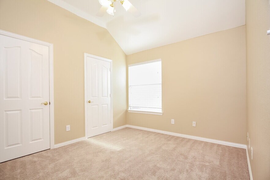 Building Photo - 4420 Vanderpool Dr