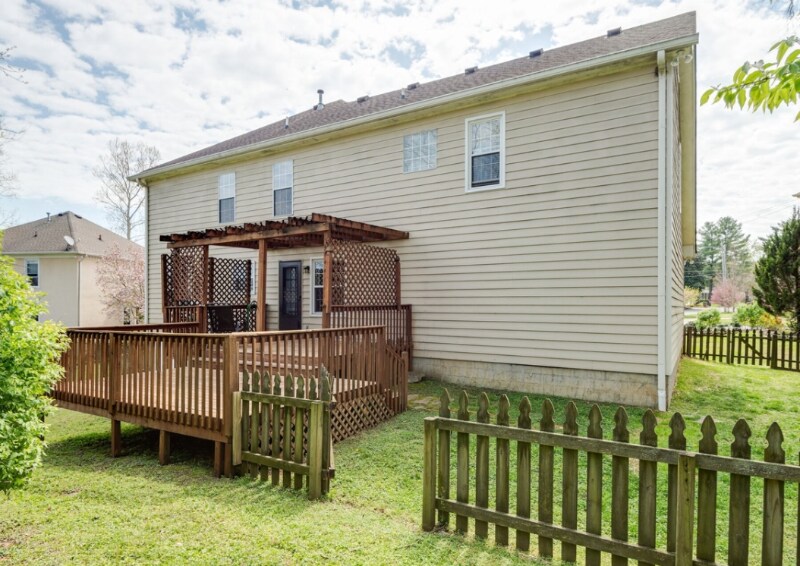 Building Photo - 176 London Ln