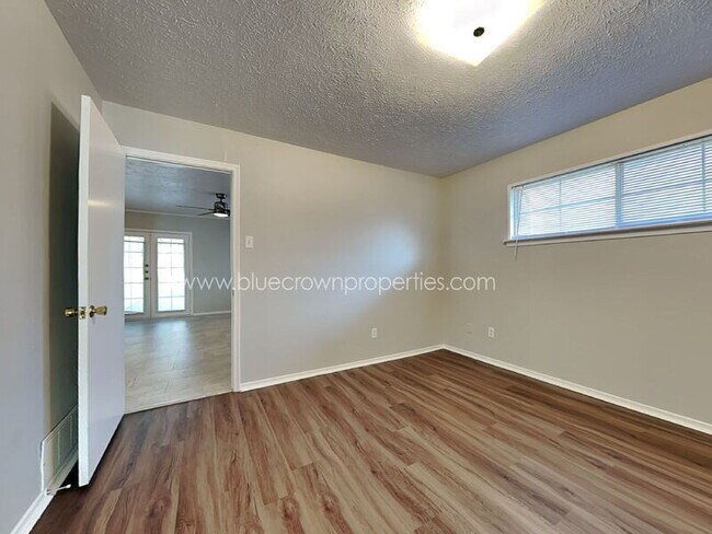 Building Photo - 8322 Lullwater Dr