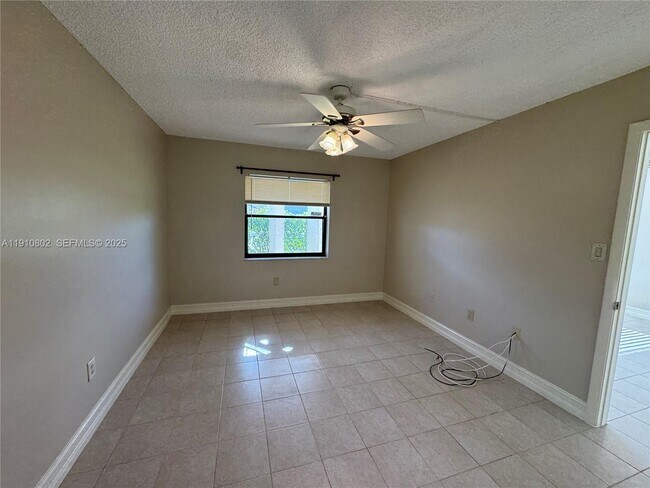 Building Photo - 6031 Shaker Wood Cir