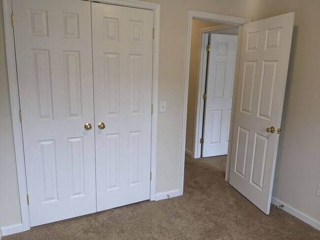 Building Photo - 3 Bedroom Townhouse for Rent in Waynesboro!