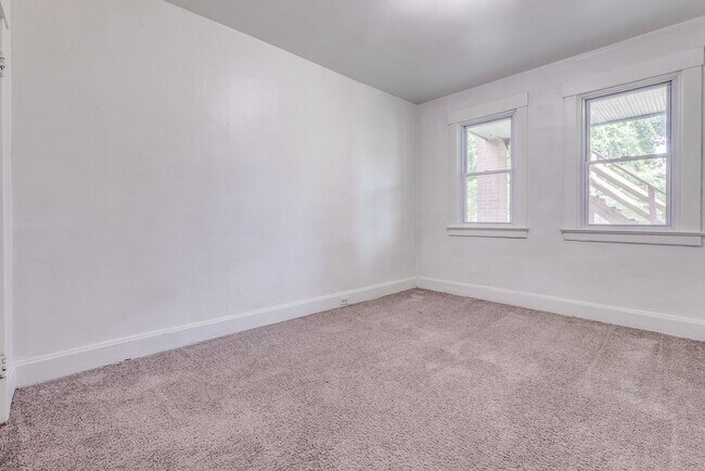 Building Photo - 275 Lelia St