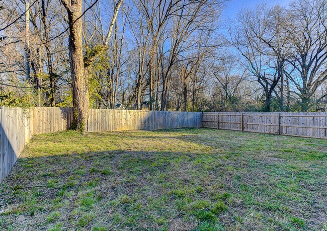 Building Photo - Beautifully Updated Home in East Memphis