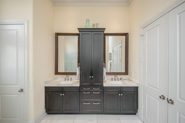 Building Photo - 5410 Alder Cir